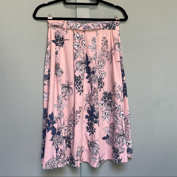 EUC Banana Republic Floral Midi Skirt - MP - Picture 4 of 5